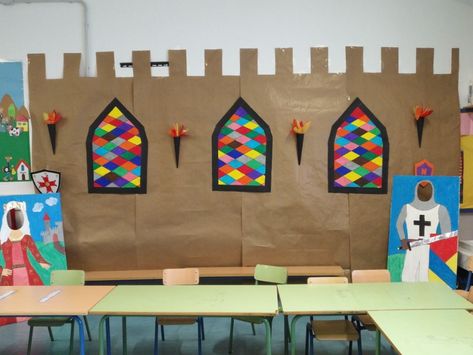 Knight Party Decorations, Castle Theme Classroom, Castle Classroom, Kingdom Vbs, Castle Party, Knight Party, Medieval Decor, Medieval Party, Castle Decor