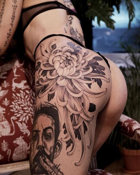 Discover the rich symbolism and Japanese history behind chrysanthemum tattoos. From delicate blooms to bold statements, find your perfect design here. Chrysanthemum Tattoo, Hip Tattoos Women, Theme Tattoo, Top Tattoos, Black Ink Tattoos, Elegant Tattoos, Hip Tattoo, Dope Tattoos, Simplistic Tattoos