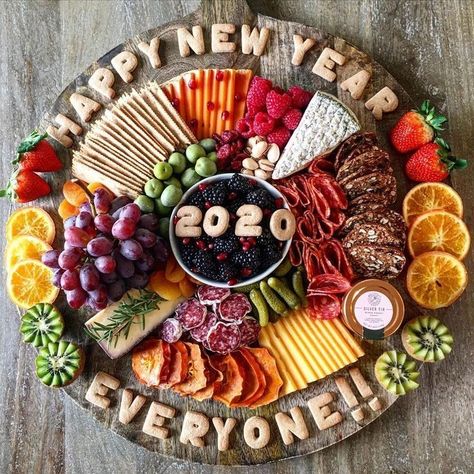 New Year's Snacks, Charcuterie Party, New Years Appetizers, New Years Eve Food, Food Boards, Charcuterie Inspiration, Charcuterie Platter, New Year's Food, Charcuterie Cheese