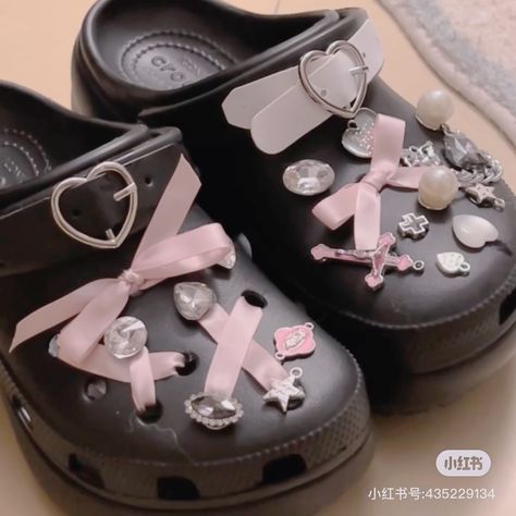 Xiao Hong Shu Crocs, Crocs With Ribbon, Xiaohongshu Crocs, Black Crocs Jibbitz Ideas, Coquette Crocs, Fancy Crocs, Photo Phone Case, Crocs Fashion, Girly Shoes