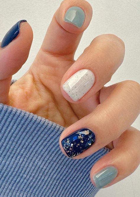 Korean dark blue nails: shades of blue and white with glitter Dark Blue Nails, Hello Nails, Minimalist Nail Art, Pearl Nails, Nails Desing, Neutral Nails, Gel Nail Designs, Minimalist Nails, Gold Nails