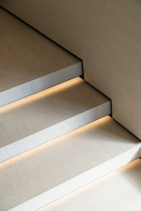 Stairs Lighting Ideas, Staircase Lighting Ideas, Stairs Lighting, Cantilever Stairs, Staircase Designs, Stairs Design Interior, Stair Lights, Stairway Design, Stairs Design Modern