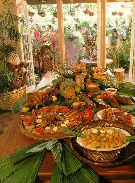 Filipino Style Wedding, Filipino Food Party, Philippine Christmas, Filipino Christmas Recipes, Christmas Eve Dinner Ideas, Thanksgiving Table Settings Diy, Recipes Filipino, Elegant Thanksgiving Table, Filipino Christmas