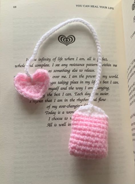 These are crocheted teabags bookmarks, they are made to order so they might not look all alike, this is also because they are hand made which is what makes it so special, each bookmark is made with love ❤️  This is not a toy, please keep it away from children and pets, for safety. If you would like further information please message me here or on instagram @crochetsbynady White Crochet Plushie Ideas, Crochet Ideas Bookmark, Things To Crochet For Teachers, Crochet Tea Bag Bookmark, Handmade Gifts Crochet, Teabag Crochet, Crochet Cute Gifts, Book Crochet Ideas, How To Crochet A Bookmark