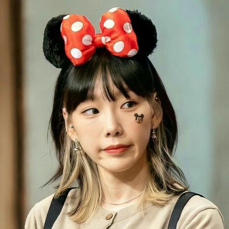 Taeyeon Short Hair, Oreo Hair, Brown Hair With Highlights And Lowlights, Kpop Women, Girls' Generation Taeyeon, Kim Taeyeon, Highlights And Lowlights, Beauty Inspo, Short Hair Color