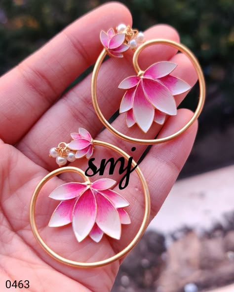 Lotus Design Earrings, Flower Earrings Diy, Clay Flower Earrings, Flower Jewelry Designs, Polymer Clay Flower Jewelry, Lotus Earrings, Handmade Clay Jewelry, Fancy Jewellery Designs, Diy Jewelry Unique