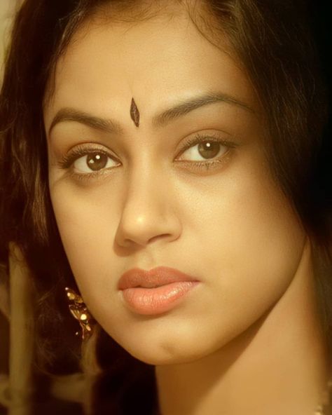 Shobhana Actress Vintage, Shobana Actress Vintage, Shobhana Actress, Indian Eyes, Actress Without Makeup, Actress Images, Lips Drawing, Beautiful Lips, Beauty Face