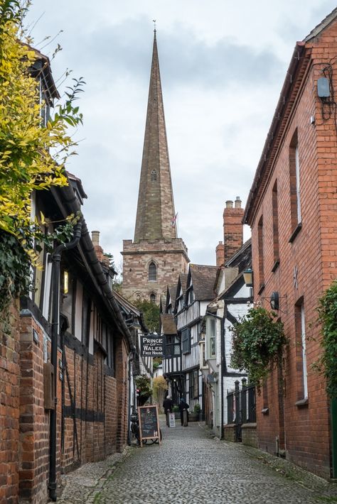 15 Best Things to Do in Ledbury (Herefordshire, England) - The Crazy Tourist Herefordshire England, Eastnor Castle, English Ancestry, Malvern Hills, Country Garden Weddings, Uk Holidays, Nice Places, London Places, Hereford