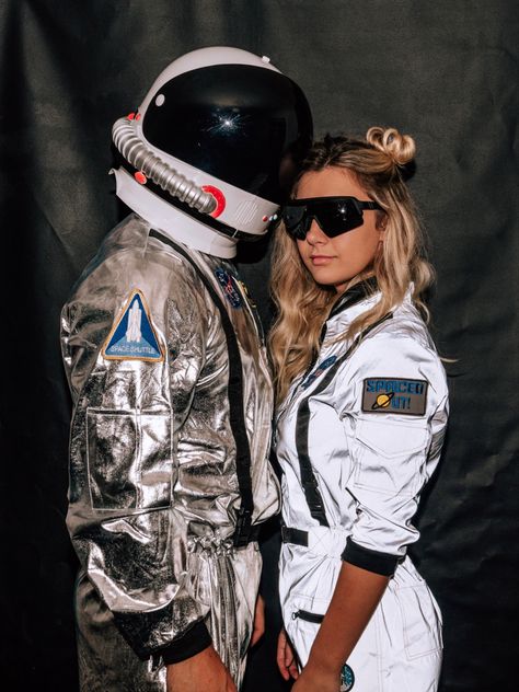 Halloween Astronaut Costume, Astronaut Couple Costume, Astronaut And Alien Costume Couples, Spacesuit Costume, Diy Astronaut Costume, Astronaut Halloween Costume, Astronaut Halloween, Storybook Character Costumes, Halloween Couple Costumes