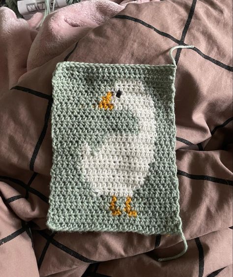 Duck Granny Square Pattern, Bird Granny Square, Goose Crochet, Duck Ideas, Crochet Goose, Granny Square Pattern, Crochet Square Patterns, Granny Squares Pattern, Square Patterns