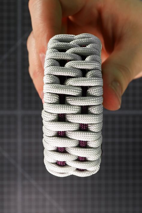 Paracord Weaving, Paracord Projects Tutorials, Paracord Jig, Paracord Weaves, Paracord Bracelet Designs, Paracord Projects Diy, Paracord Accessories, Paracord Bracelet Patterns, Diy Braided Bracelet