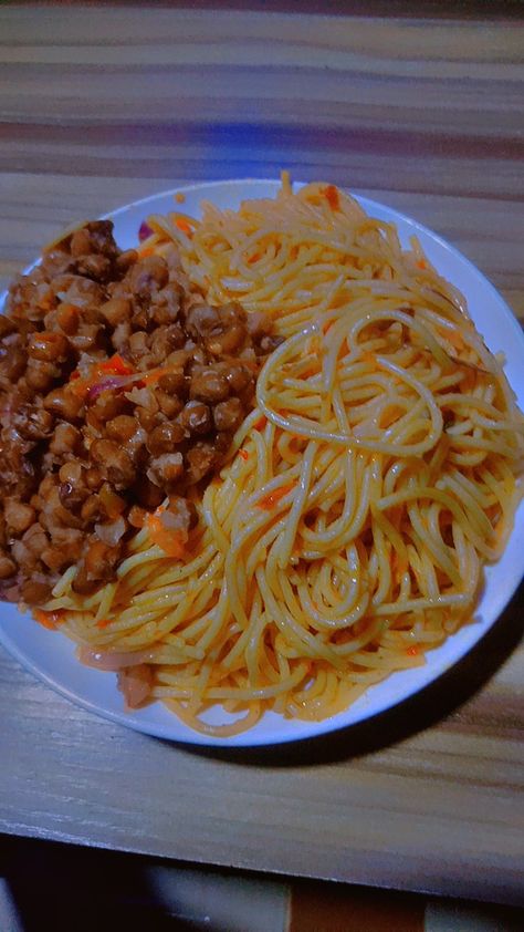 try Spaghetti and Beans mixed together African Delicacies, African Meals, Spaghetti, Quick Saves