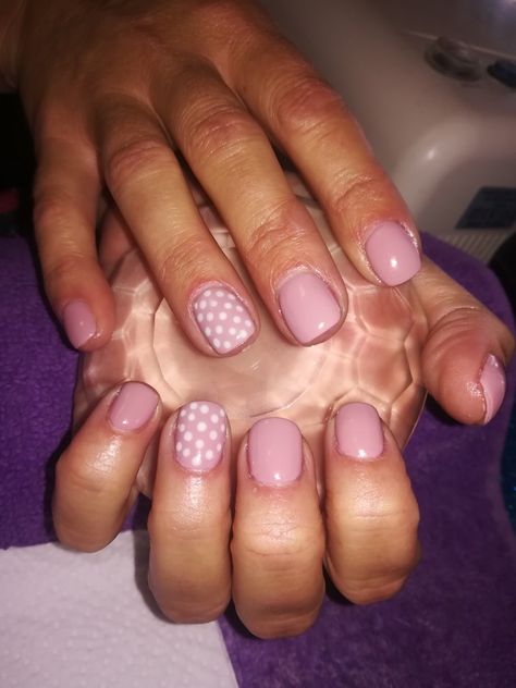 Natural light pink with polka dot nails Nails With Dots Design, Light Pink Spring Nails, Dot Design Nails, Light Pink Nails With Flowers, Nails With Dots Simple, Light Pink Short Nails, Light Pink Gel Nails, Pink Polka Dot Nails, Ongles Rose Pastel