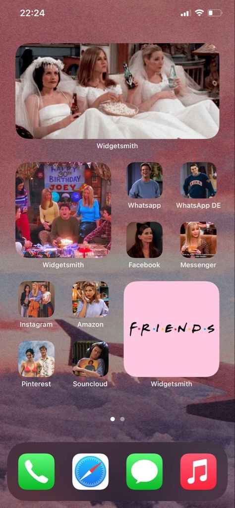 ‘Friends’ TV Show Themed Home Screen Ideas – STRAPHIE Friends Tv Show Wallpaper Iphone, Iphone Background Home Screen, Friends Homescreen, Friends Phone Wallpaper, Friends Wallpaper Iphone, Friends Widget, Themed Home Screen, Iphone Screenshots, Friends Collage