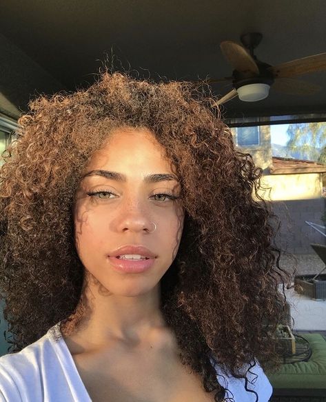 Venus Marquez, Asthetic Grunge, Poc Faceclaims, Motivation Goals, Pretty Females, Hazel Eyes, Natural Face, Curly Girl, Light Skin