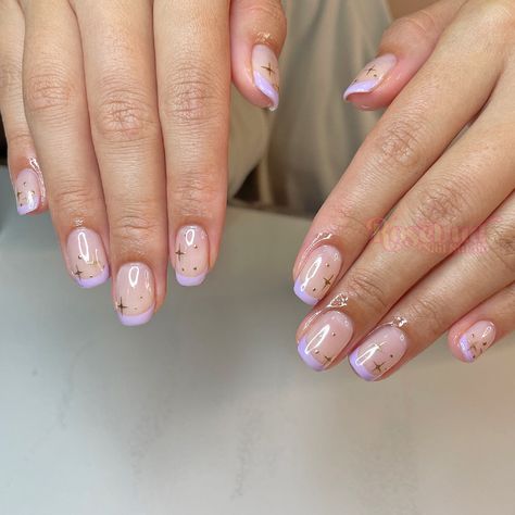 Pink Nail Designs Almond Shape Glitter, Short French Tip Nails Design, Lilac Gold Nails, Star Biab Nails, Gold And Lilac Nails, Lilac And Gold Nails, Funky French Tip Nails, Biab Nail Design, Euro Nails