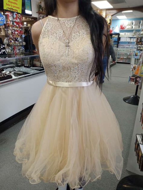 Cream Dama Dresses Quinceanera, Quince Gold Dama Dresses, Good Dama Dresses, Champagne Gold Dama Dresses, Peach Dama Dresses, Champagne Quince Court Dresses, Damas Outfits Quinceanera Gold, Cream Color Dama Dresses, Creme Dama Dresses