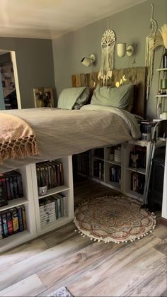 ... Really Small Room Ideas, Aesthetic Small Bedroom Ideas, Bedroom Ideas Small Room, Aesthetic Small Bedroom, Fairy Lights Aesthetic, Small Room Ideas, Bedroom Art Above Bed, Bedroom Aesthetic Cozy, Bedroom Arrangement