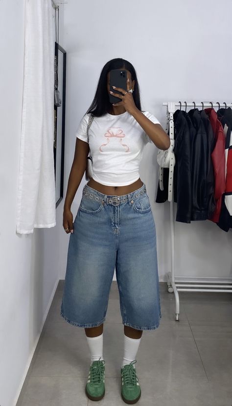 Summer Fest Outfit Ideas, Denim And Pastel Outfits, Big White Button Down Shirt Outfit, Summer Fest Outfit, Fest Outfit Ideas, Denim And White Outfits, Streetwear Women Outfits, Tops With Jeans, White Denim Outfit