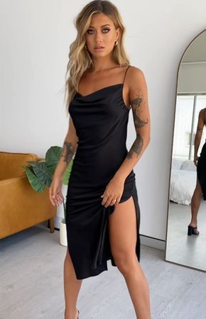 e6d8545daa42d5ced125a4bf747b3688desc42740287ri Vestido Slip Dress, Black Satin Dress Outfit, Black Slip Dress Outfit, Cathlin Ulrichsen, Satin Black Dress, Black Satin Slip Dress, Slip Dress Outfit, Date Night Fashion, Black Slip Dress