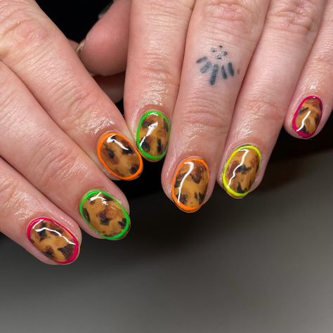 Tortoise Shell And Neon Nails, Neon Tortoise Shell Nails, Tortoise Shell Nails Coffin, Autumn Nails Tortoise Shell, Coffin Tortoise Shell Nails, Tortoise Nails, Tortoise Shell Nails, Shell Nails, York Outfits