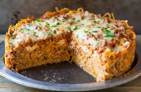 16 Best Recipes To Make With A Springform Pan – Page 5 – Forkly Spaghetti Casseroles, Sausage Pie Recipe, Spaghetti Torte, Spaghetti Pie Recipe, Baked Spaghetti Pie, Springform Pan Recipes, Spaghetti And Meat Sauce, Spaghetti Pie Recipes, Italian Casserole