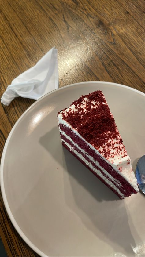 Velvet Cake Aesthetic, Pastry Snap, Red Velvet Cake Aesthetic, Red Velvet Pastry, Red Velvet Ice Cream, Daaru Party Pic, Party Pic, Cake Wallpaper, Cake Aesthetic