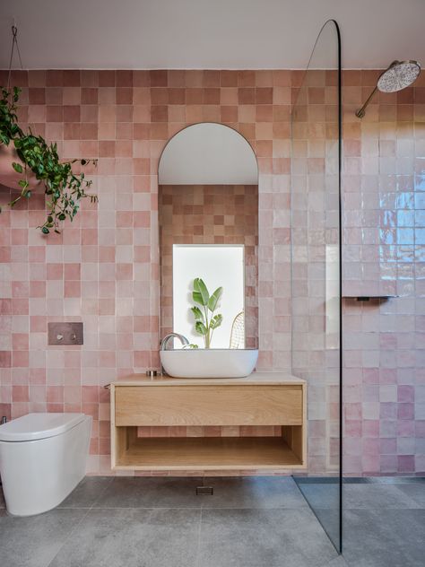 Showerscreen designs can take centre stage in bathroom - The Interiors Addict Pink Tiles, Stunning Bathrooms, Zellige Tile, Gorgeous Bathroom, Floating Vanity, Frameless Shower, Pink Bathroom, Minimalist Bathroom, Bathroom Renos