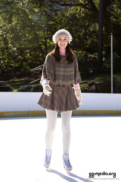 Waldorf Seasons, Freddy Cousin Brown, Mode Gossip Girl, Estilo Blair Waldorf, Estilo Gossip Girl, Blair Waldorf Outfits, Skating Outfit, Stile Blair Waldorf, Preppy Mode