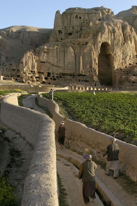 Kabul Afghanistan Photography, Afghan Mountains, Afghanistan Mountains, Afghanistan Architecture, Afghanistan Beauty, Hazara Culture, Afghanistan Aesthetic, Afghanistan Landscape, Afghanistan Women