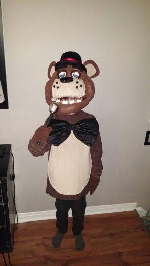 Freddy Fazbear Halloween Costume, Freddy Fazbear Costume, Fnaf Costume Funny, Freddy Fazbear Outfit Ideas, Freddy Fazbear Makeup, Halloween Costume Ideas Freddy, Freddy Fazbear Outfit, Fnaf Costumes, Freddy Fazbear Security Breach Cosplay