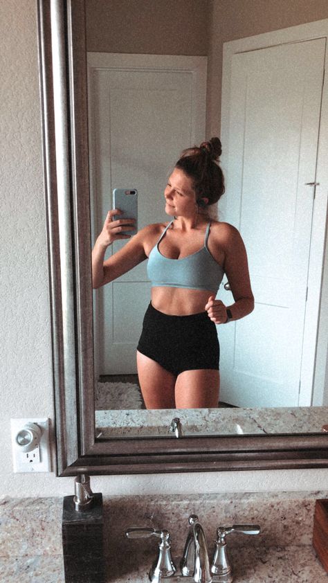 IG : katie_Garber Lululemon Outfits, Gym Fit, Influencer, Sports Bra, Gym, Bra