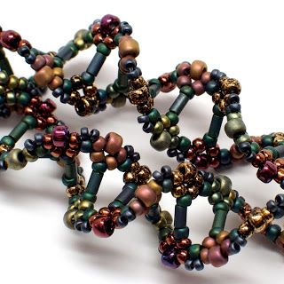 Dna Beads, Double Helix Earrings, Dna Earrings, Dna Helix, Free Jewellery Making Tutorials, Double Helix, Bead Tutorials, Beading Techniques, Seed Bead Tutorial