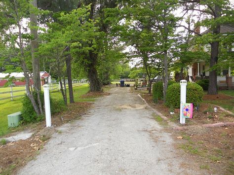 Driveway Posts, Driveway Markers, Art Display Wall, Diy Driveway, Displaying Kids Artwork, Entrance Lighting, Driveway Lighting, Driveway Entrance, Yard Landscape