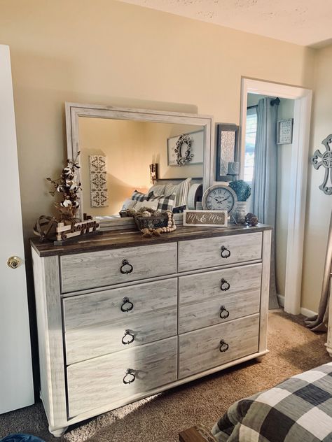 Farmhouse bedrooom with gray and shite buffalo plaid. Bedroom Decor Grey, Dresser Decor Bedroom, Bedroom Dresser, Farmhouse Bedroom Decor, Cozy Room Decor, Dresser Decor, Grey Plaid, Bedroom Dressers, Farmhouse Bedroom