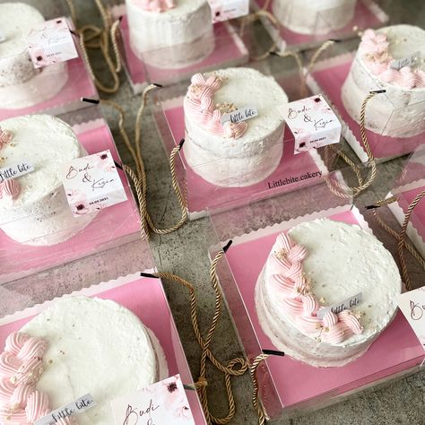 Mini cakes for souvenirs! Cake Souvenir Wedding, Cupcake Designs, Wedding Souvenirs, Mini Cakes, Cupcake, Design Ideas, Ice Cream, Pastel, Cake