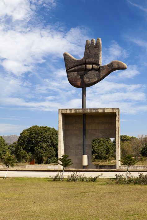 Standing at a height of 26 metres from the ground, the Open Hand Monument is located in the Capitol Complex in Chandigarh. It is the official emblem of Chandigarh. Hand Structure, Le Corbusier Chandigarh, Le Corbusier Designs, Daily Vibes, Open Hands, Study Material, Alvar Aalto, Haunted Places, Modern Urban