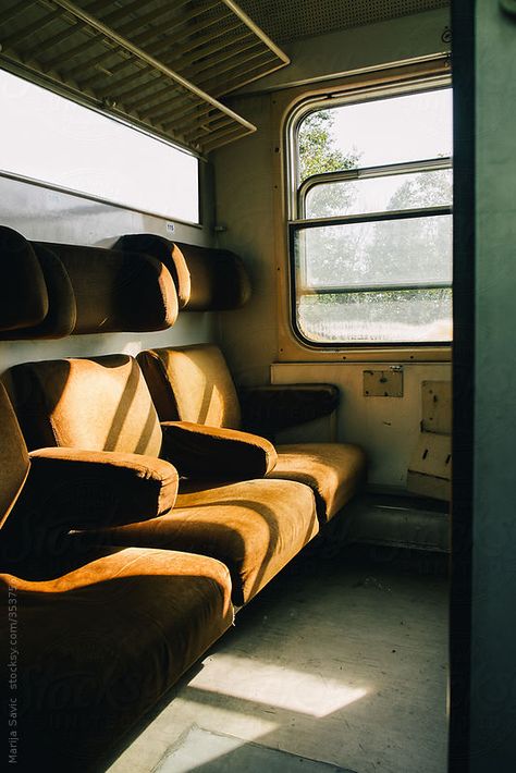 Train Cabin, Train Light, Food Business Ideas, Cabin Aesthetic, Environment Painting, Italian Aesthetic, Old Train Station, Old Train, Model Inspo