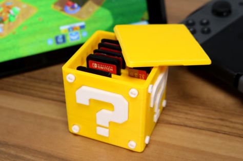 A 3D-Printed switch cartridge case! (Not mine) 3d Tiskárna, Mario Theme, Super Mario Games, Drukarka 3d, Luigi's Mansion, Game Storage, 3d Printing Diy, Nintendo Switch Accessories, Fotografi Digital