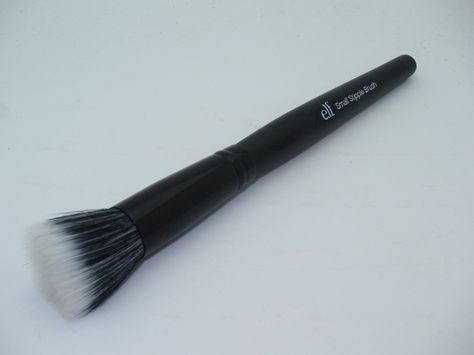 elf small stipple brush $3 great for cream  blush Gold Makeup Brushes, Elf Brushes, Pat Mcgrath Makeup, Elf Products, Smash Box, Stippling Brush, Laura Geller Makeup, Highlighter Set, Makeup Is Life