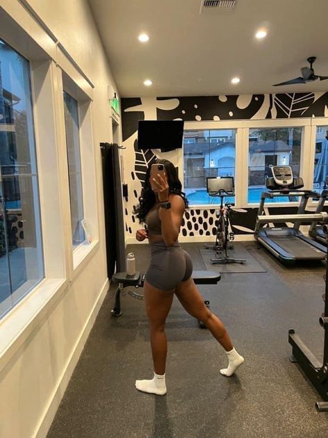 Work Out Goals Women, Gym Bodies Girl, Gym Inspiration Black Women, Work Out Aesthetic Black Women, Active Black Women, 2024 Vision Board Fitness, Gym Goals For Women Motivation, Gym Asethic Black Women, Gym Fitness Aesthetic