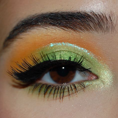 Inspired by Tinker Bell #makeup #beauty Tinker Bell Eye Makeup, Tinkerbell Makeup Halloween, Tinker Bell Makeup, Tinker Bell Nails, Tinker Bell Hair, Tinkerbell Makeup, Belle Makeup, Hair Dye Videos, Frog Costume