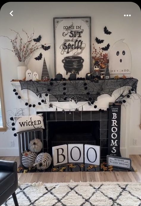 Modern Retro Living Room, Witchy Halloween Decor, Fall Office Decor, Romantic Bedroom Decor Ideas, Retreat Design, Front Porch Decor Ideas, Retro Living Room, Organized Pantry, Halloween Mantle