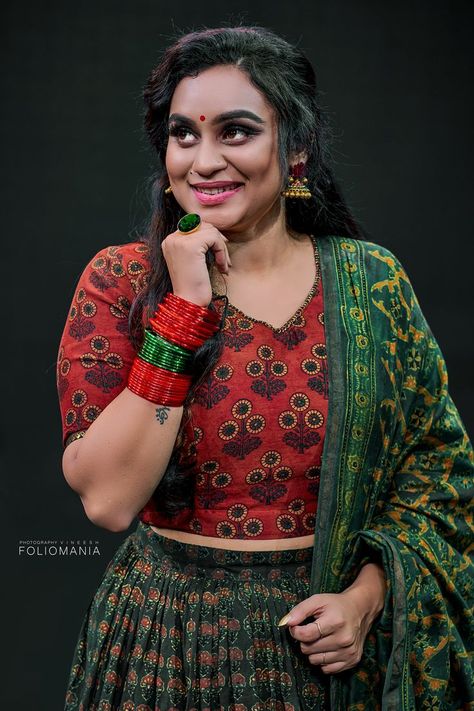 Lakshmi Nakshatra, Onam Outfits, Stylish Actresses, Bangles, Saree, Actresses, Quick Saves