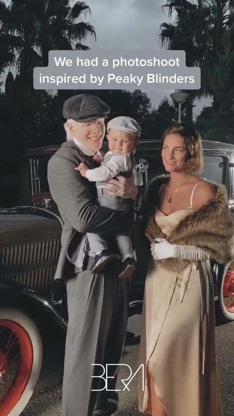 2022 Family Photo Outfits, Peaky Blinders Family, Peaky Blinders Halloween, Photo Outfits Family, Shelby Family, Peaky Blinders Costume, Autumn Family Photos, Couples Halloween Outfits, Trendy Halloween Costumes