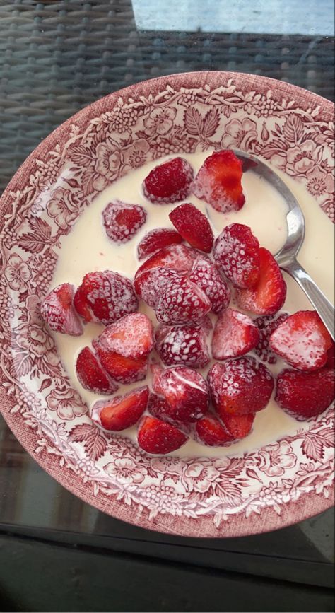 Strawberries And Cream Aesthetic, Berries And Cream, Strawberry And Cream, Cream Aesthetic, Food Is Fuel, Strawberries And Cream, Food Obsession, Cafe Food, Pretty Food