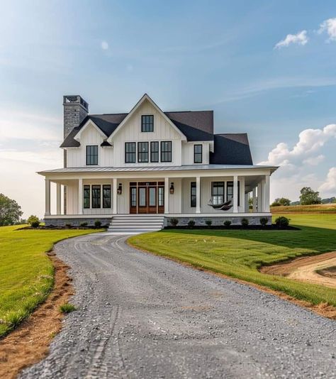 Southern House Interior Design, Dream House In The Country, House On Big Land, Built Houses Ideas, Country Farm Home, Cute Ranch House, Cute Houses Aesthetic, New Build Home Ideas, Country Houses Farmhouse