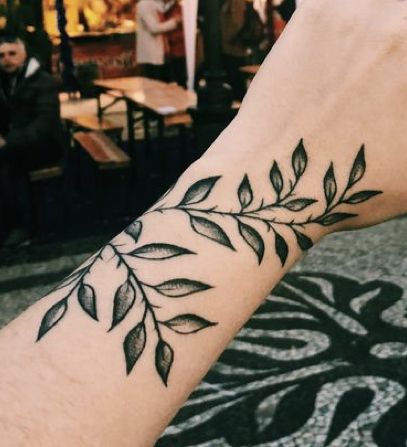 American Traditional Vines Tattoo, Traditional Greenery Tattoo, Traditional Vines Tattoo, American Traditional Ivy Tattoo, American Traditional Vine Tattoo, Thick Vine Tattoo, Vine Tattoo, Hand Tats, Mehndi Designs For Girls