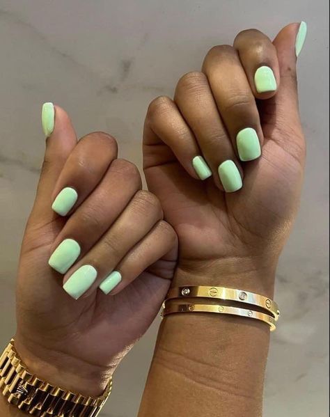 Gel Manicure On Dark Skin, Summer Overlay Nails, Summer Nail Colors Black Women, Nail Colors Black Women, Gel Overlay Nails Short, Overlay Nails Short, Simple Nail Colors, Summer Nails Black Women, Short Nail Colors