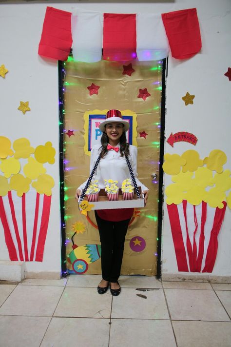 Popcorn Seller #diycostume Pajama Party Kids, Carnival Classroom, School Year Themes, Popcorn Costume, Homecoming Floats, Carnival Crafts, Circus Decorations, School Door Decorations, Kids Carnival